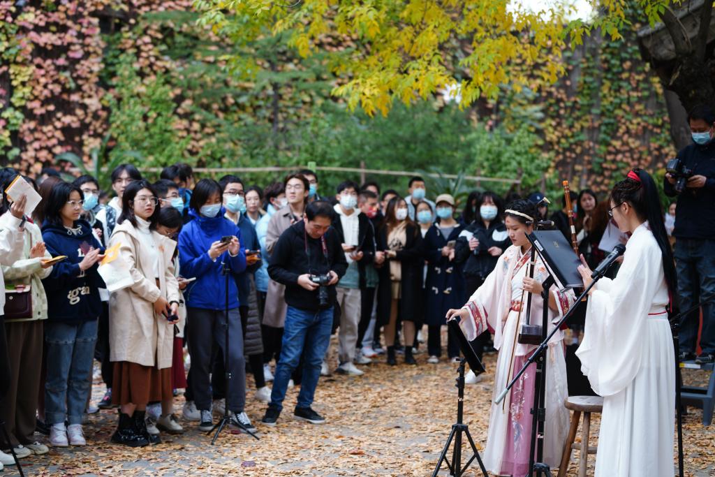 第四届红叶季为天津大学的校园之秋增添浪漫与欢笑